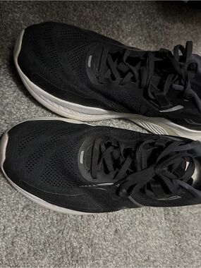 Saucony running shoes size 13